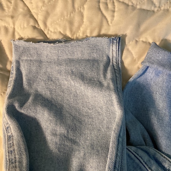 Hollister Ultra High-Rise Jeans - Picture 8 of 10